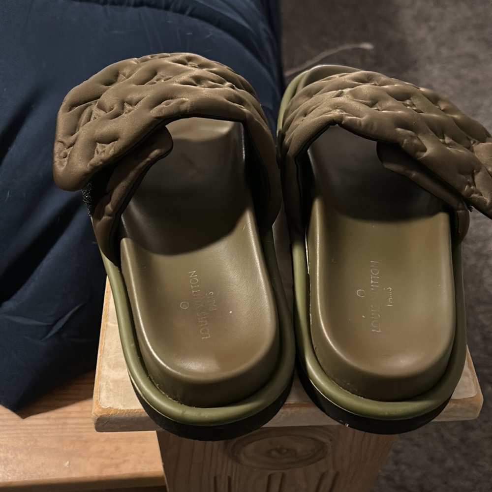 Louis Vuitton Pool Pillow Flat sandals - Picture 3 of 4